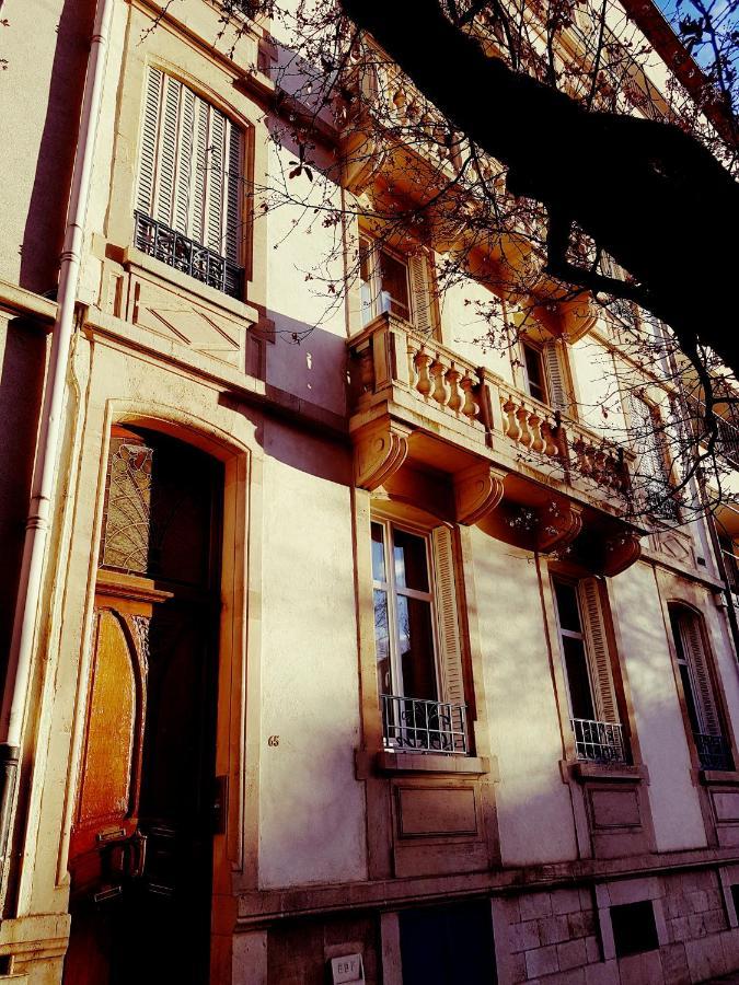 B&B Un Lit Sous Les Etoiles Nancy Bagian luar foto